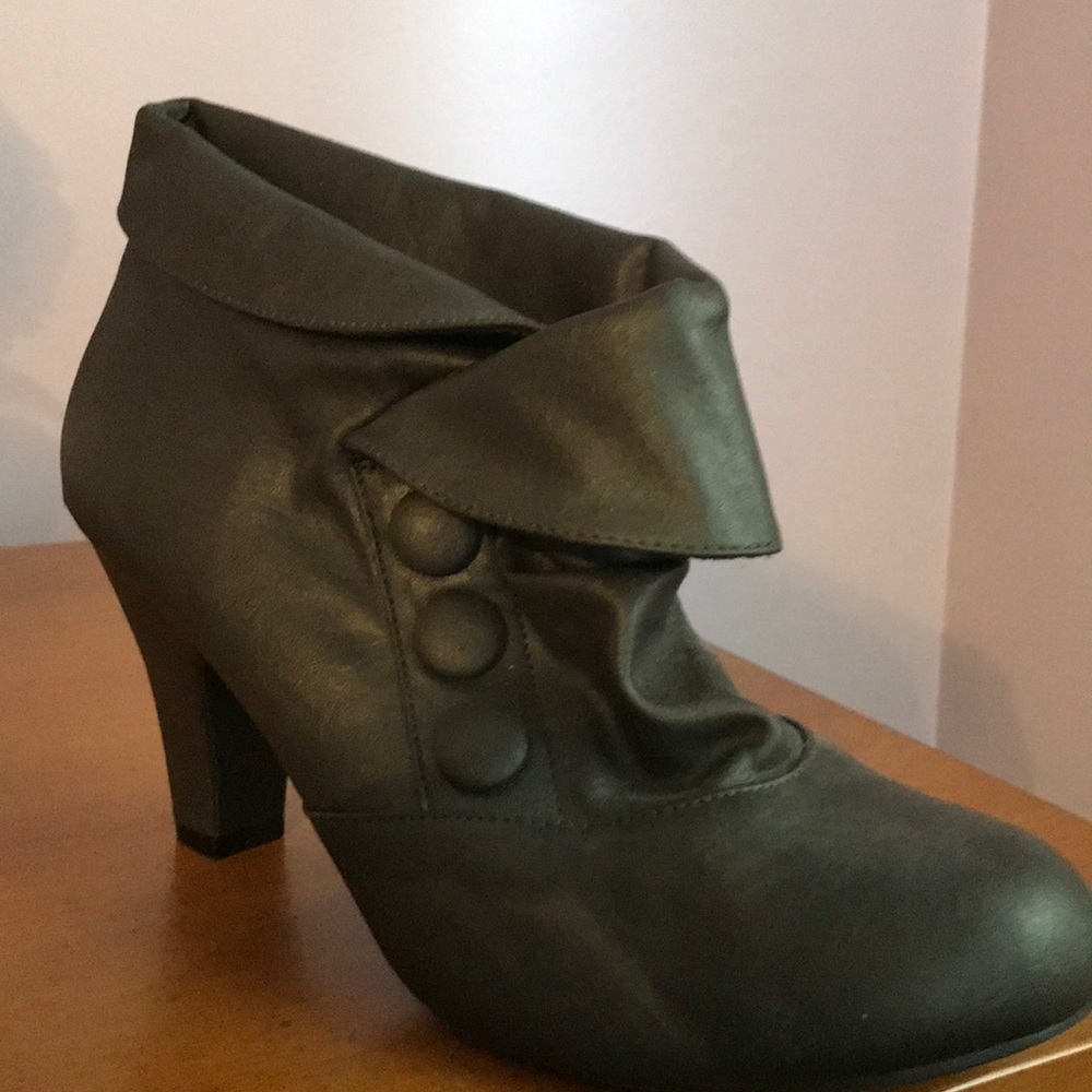 Gray bootie